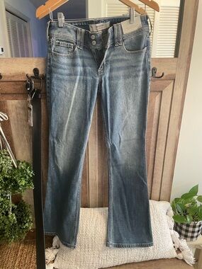 Hollister Jeans 4 short NWT❤️❤️❤️